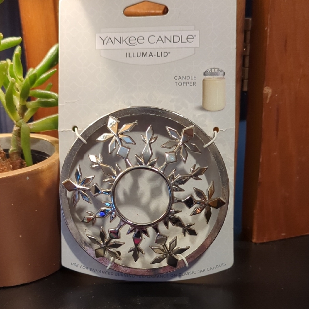 Yankee Candle Illuma Lid Frosty Snowflakes Silver Candle Topper Holiday NEW
